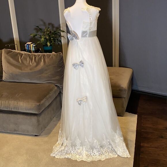 Girl’s Full Length Bridal, Flower Girl, Formal Dress **READ DESCRIPTION - Picture 4 of 11